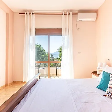 Radhima Res 112 - Double Room, Sea View Vlorë