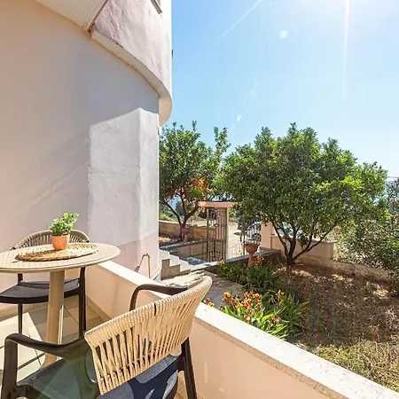 Radhima Res 112 - Double Room, Sea View Vlorë